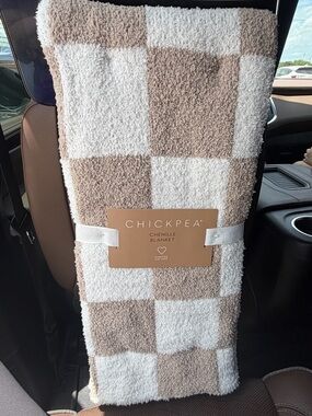 Chickpea Chenille Checkerboard Blanket — Cream & Taupe